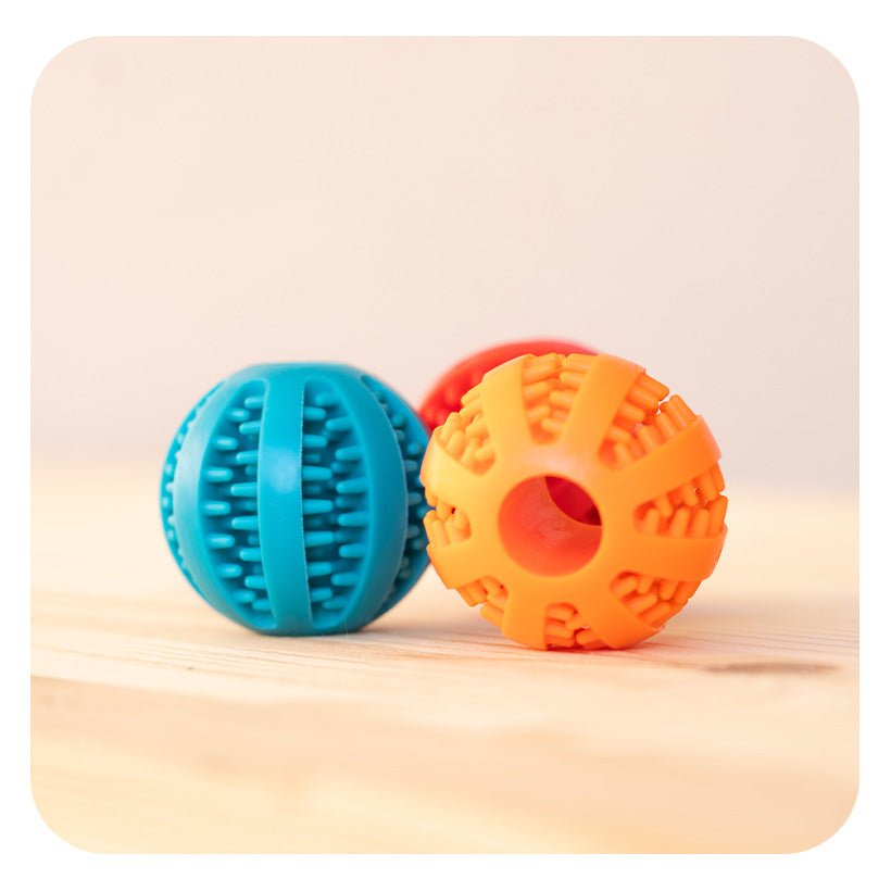 Balle distributrice de friandises – spécial petit chien